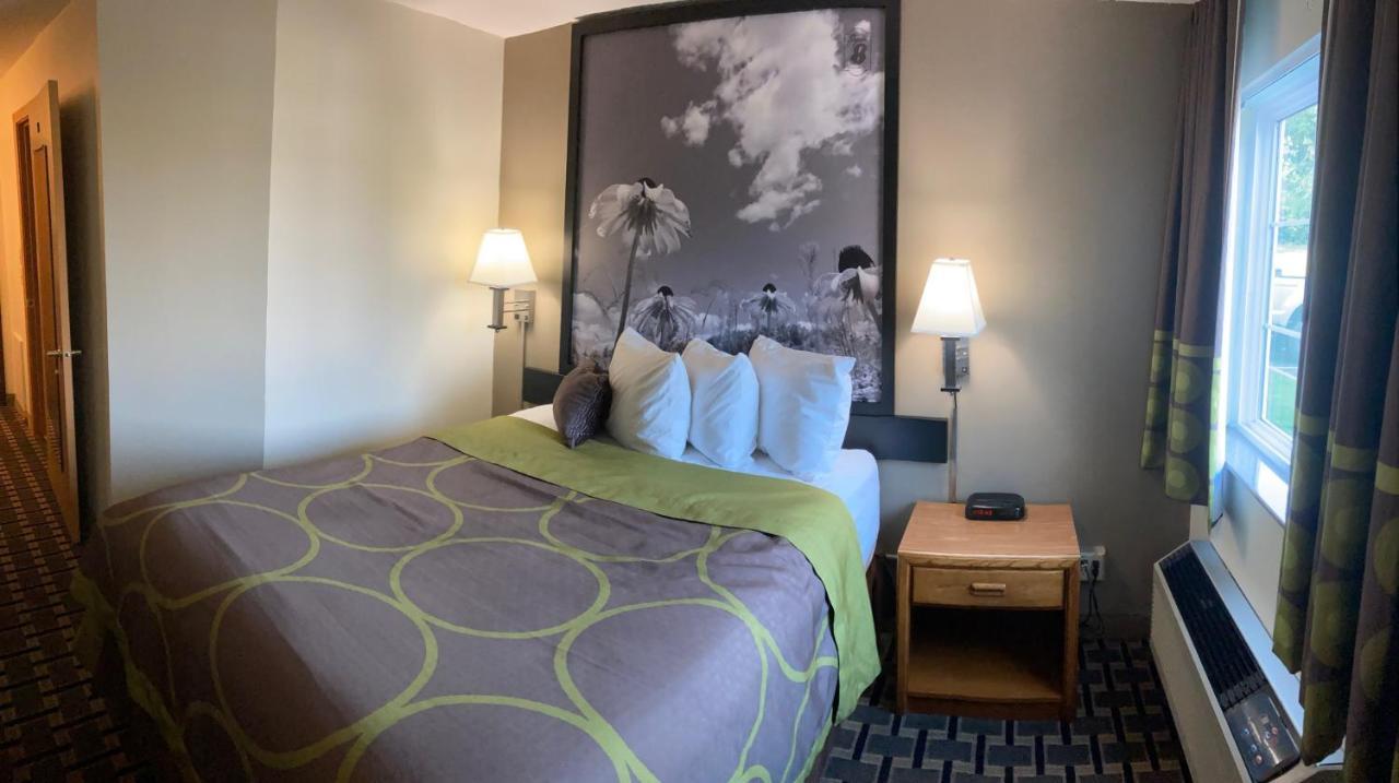 Super 8 By Wyndham Chisago Chisago City